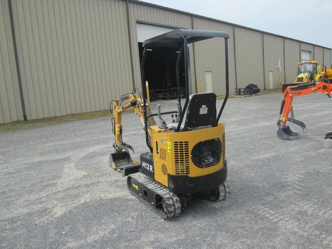 AGT 13.5HP, 1 ton RATO Engine Mini Hydraulic Excavator Micro Crawler Digger, Gas - Image 3