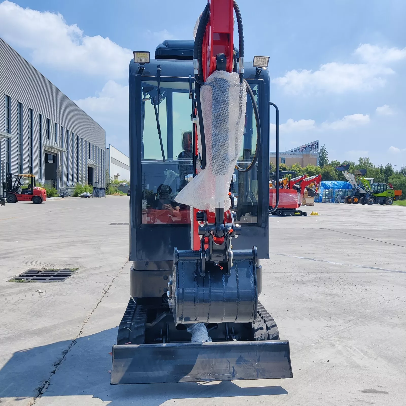 2 Ton New Mini Excavator Digger Tractor, EPA certified KUBOTA D902 Diesel Engine - Image 5
