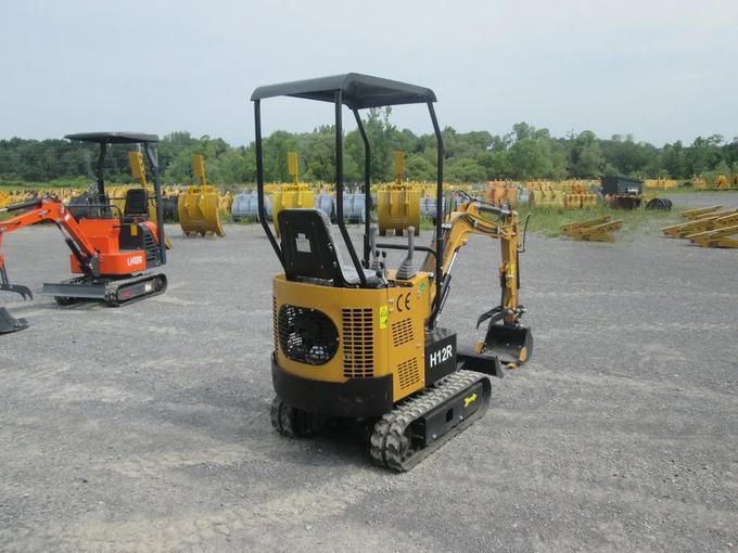 AGT 13.5HP, 1 ton RATO Engine Mini Hydraulic Excavator Micro Crawler Digger, Gas - Image 2