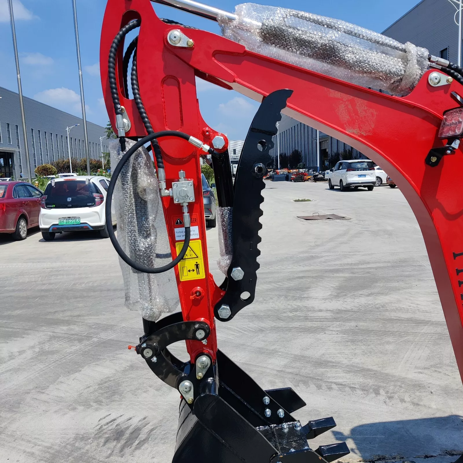 2 Ton New Mini Excavator Digger Tractor, EPA certified KUBOTA D902 Diesel Engine - Image 3